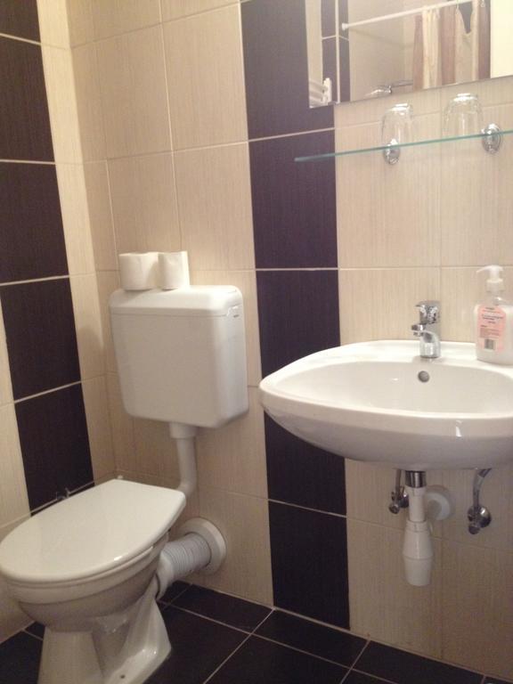 Balatonföldvár Hotel Family חדר תמונה