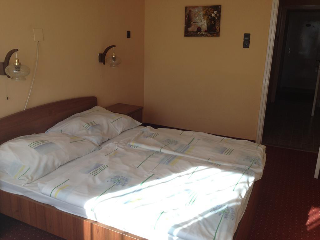 Balatonföldvár Hotel Family חדר תמונה