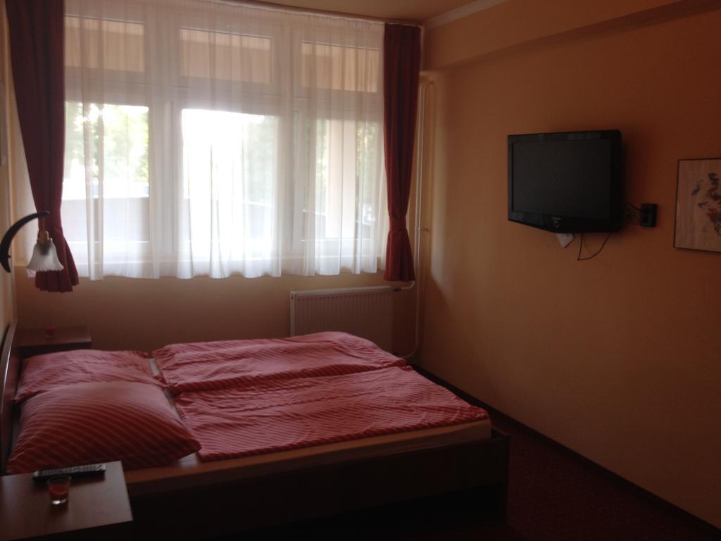 Balatonföldvár Hotel Family חדר תמונה