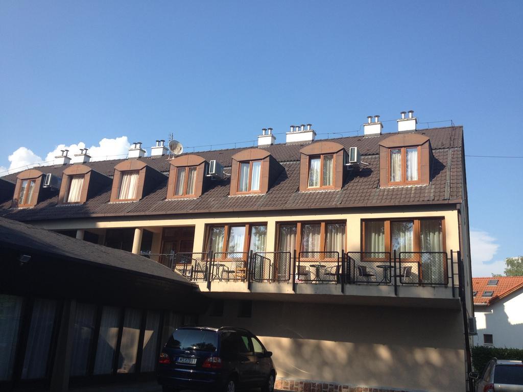 Balatonföldvár Hotel Family מראה חיצוני תמונה