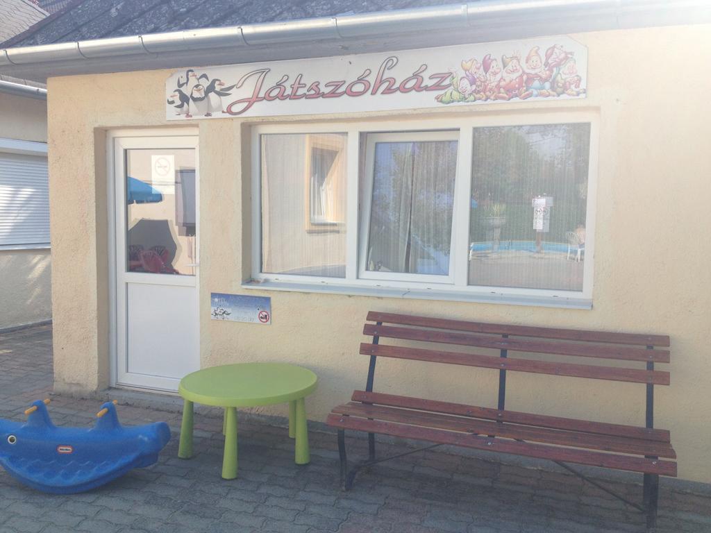 Balatonföldvár Hotel Family מראה חיצוני תמונה