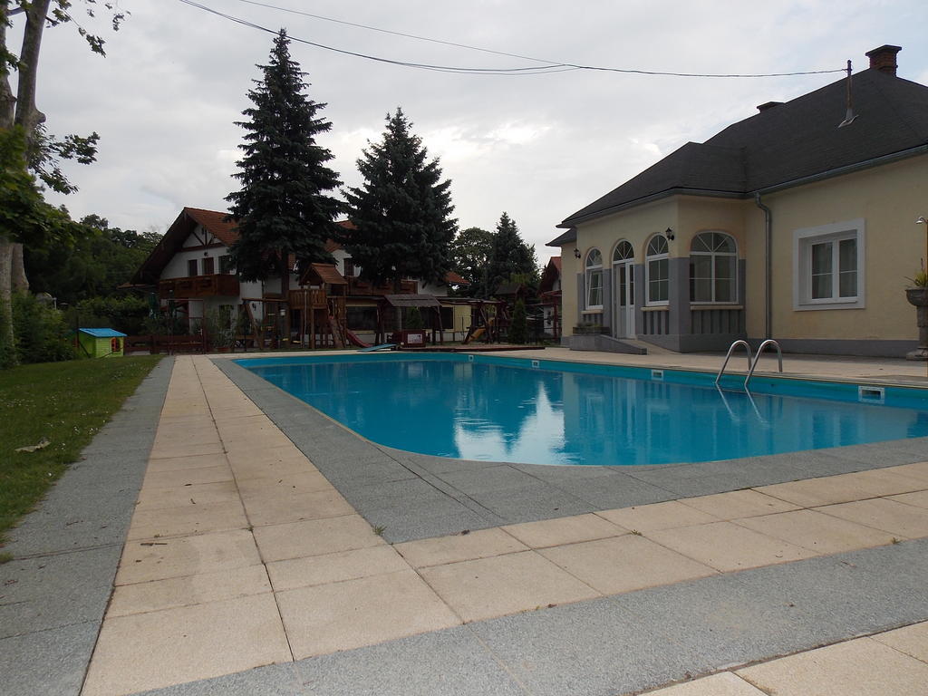 Balatonföldvár Hotel Family מראה חיצוני תמונה