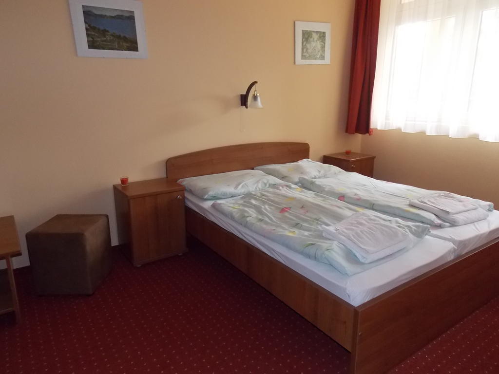 Balatonföldvár Hotel Family מראה חיצוני תמונה