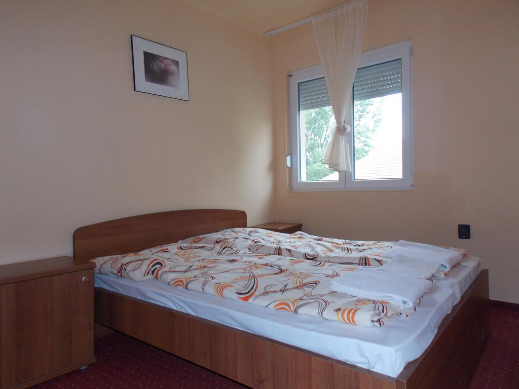 Balatonföldvár Hotel Family מראה חיצוני תמונה